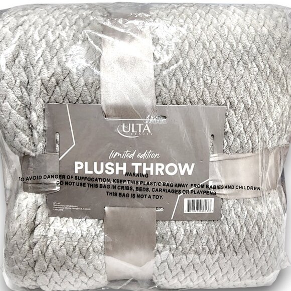 ULTA Beauty Sherpa Plush Throw Blanket Gray & White 50x60 NWT - Picture 3 of 8